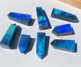 Wholesale 1 Piece Natural Stone Tower Blue Light Healing Rough Crystal (size: 20-30g)